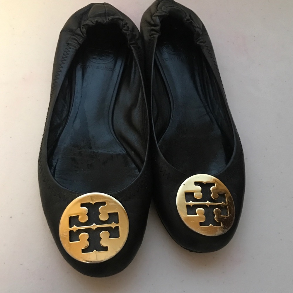 Tory burch black flat with gold hardware